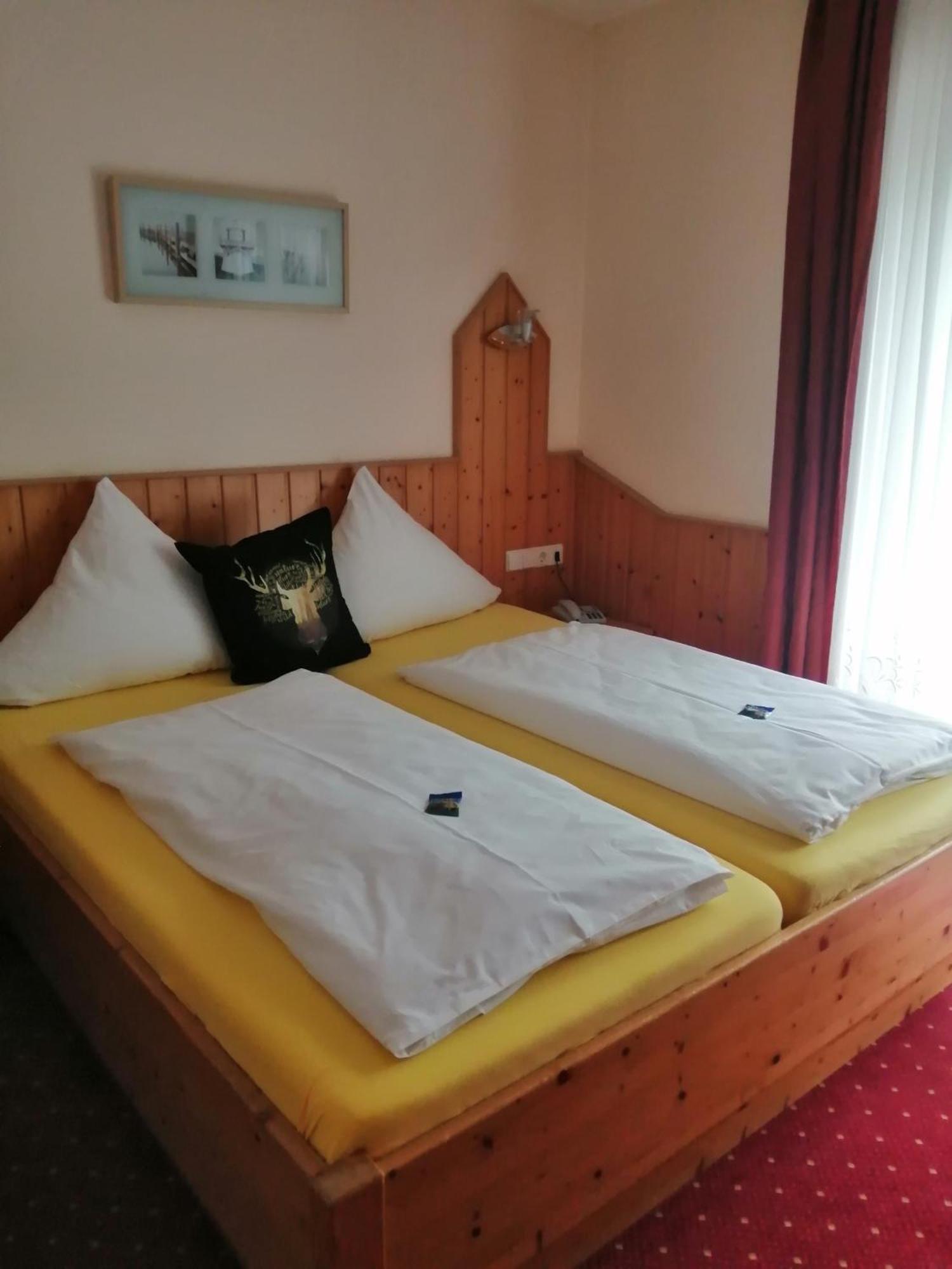 טודמוס Hotel Am Kurpark מראה חיצוני תמונה